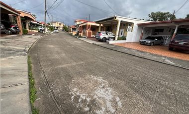 EL BOSQUE / 469M / 3 HABITACIONES / PATIO CON BOHIO / DEBAJO AVALUO