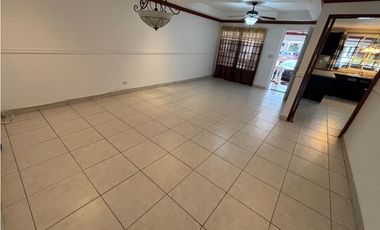 EL BOSQUE / 469M / 3 HABITACIONES / PATIO CON BOHIO / DEBAJO AVALUO