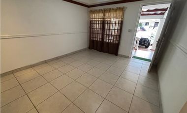 EL BOSQUE / 469M / 3 HABITACIONES / PATIO CON BOHIO / DEBAJO AVALUO