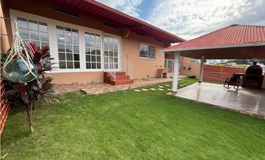 EL BOSQUE / 469M / 3 HABITACIONES / PATIO CON BOHIO / DEBAJO AVALUO