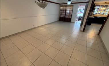 EL BOSQUE / 469M / 3 HABITACIONES / PATIO CON BOHIO / DEBAJO AVALUO