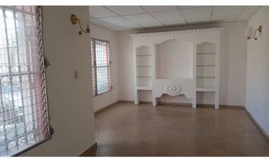 CERRO VIENTO / 294M / 3 HABITACIONES / AMPLIO PATIO TRASERO JC