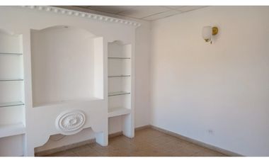 CERRO VIENTO / 294M / 3 HABITACIONES / AMPLIO PATIO TRASERO JC