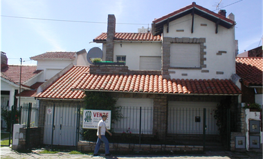 CHALET 4 AMBIENTES - BERNARDO DE YRIGOYEN 3700