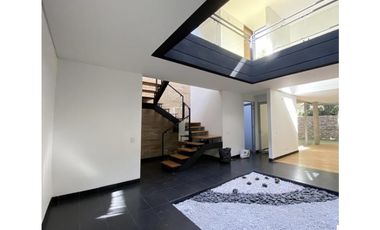 Casa en Arriendo en Envigado El Atravesado