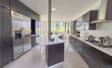 casa moderna de 4 habitaciones POBLADO MEDELLIN San Lucas