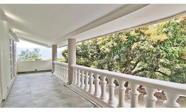 Vendo o arriendo casa recién remodelada cerca al Tesoro