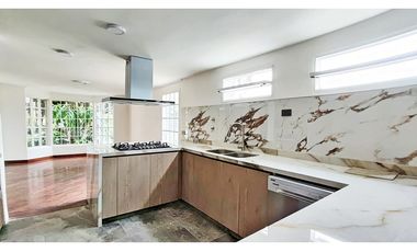 Vendo o arriendo casa recién remodelada cerca al Tesoro