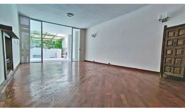 Vendo o arriendo casa recién remodelada cerca al Tesoro