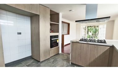 Vendo o arriendo casa recién remodelada cerca al Tesoro