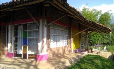 VENTA CASA CAMPESTRE  EN LA ESTRELLA JAMUNDI.