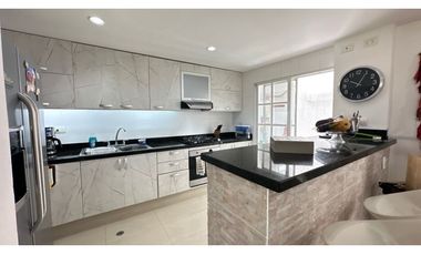 MODERNA CASA CON SISTEMA DE PANEL SOLAR Rodadero Reservado-060-