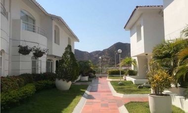 MODERNA CASA CON SISTEMA DE PANEL SOLAR Rodadero Reservado-060-