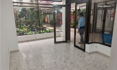 SE ARRIENDA LOCAL EN EL CENTRO