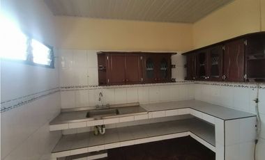 ARRIENDO CASA BARRIO GUAYAQUIL