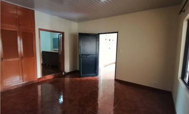 ARRIENDO CASA BARRIO GUAYAQUIL