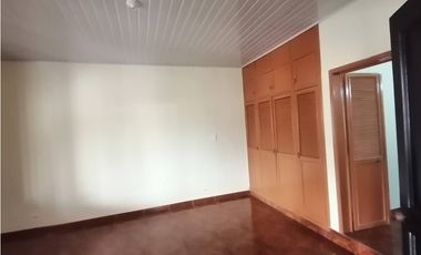 ARRIENDO CASA BARRIO GUAYAQUIL