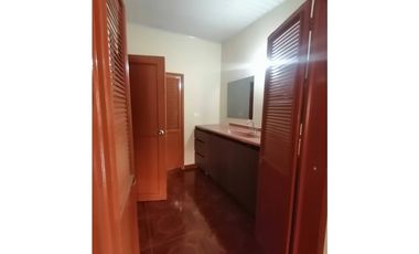 ARRIENDO CASA BARRIO GUAYAQUIL