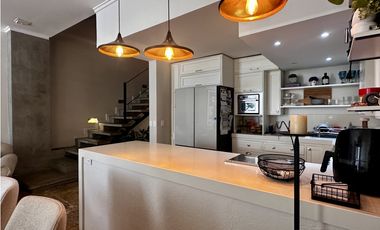 Se vende casa de 3 niveles cerca a la playa en Pozos Colorados