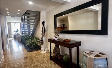 Se vende casa de 3 niveles cerca a la playa en Pozos Colorados