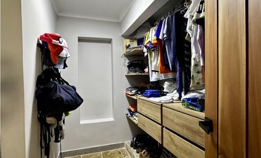 Se vende casa de 3 niveles cerca a la playa en Pozos Colorados