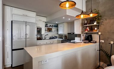 Se vende casa de 3 niveles cerca a la playa en Pozos Colorados