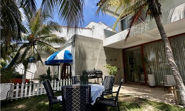 Se vende casa de 3 niveles cerca a la playa en Pozos Colorados