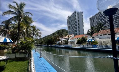 Se vende casa de 3 niveles cerca a la playa en Pozos Colorados