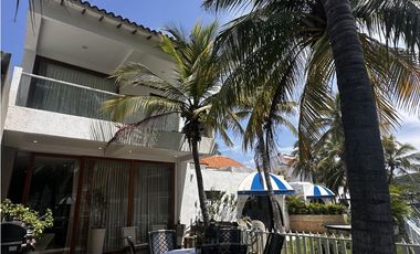 Se vende casa de 3 niveles cerca a la playa en Pozos Colorados