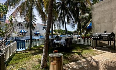 Se vende casa de 3 niveles cerca a la playa en Pozos Colorados