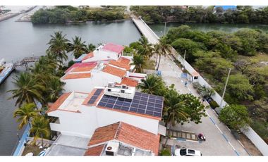 Se vende casa de 3 niveles cerca a la playa en Pozos Colorados