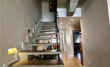 Se vende casa de 3 niveles cerca a la playa en Pozos Colorados