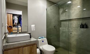 Se vende casa de 3 niveles cerca a la playa en Pozos Colorados