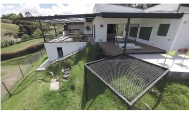 Se vende finca ubicada en el municipio de Marinilla Antioquia.