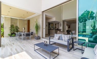 Residencia Moderna a un costado de Vista Hermosa