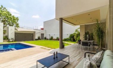 Residencia Moderna a un costado de Vista Hermosa