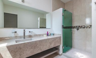 Residencia Moderna a un costado de Vista Hermosa