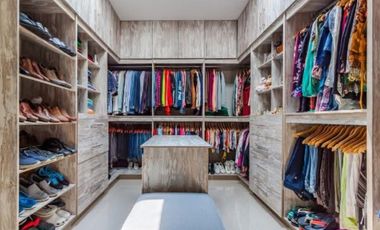 Residencia Moderna a un costado de Vista Hermosa