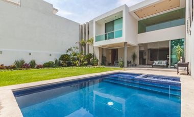 Residencia Moderna a un costado de Vista Hermosa