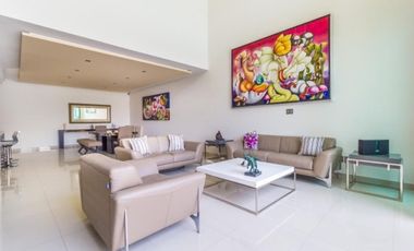 Residencia Moderna a un costado de Vista Hermosa