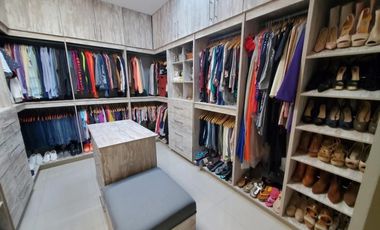 Residencia Moderna a un costado de Vista Hermosa