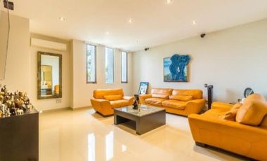 Residencia Moderna a un costado de Vista Hermosa