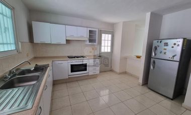 Casa en ALTABRISA, ubicación privilegiada, 3 recamaras, 2.5 baños, A/C, Cocina integral.