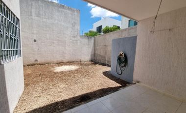 Casa en ALTABRISA, ubicación privilegiada, 3 recamaras, 2.5 baños, A/C, Cocina integral.