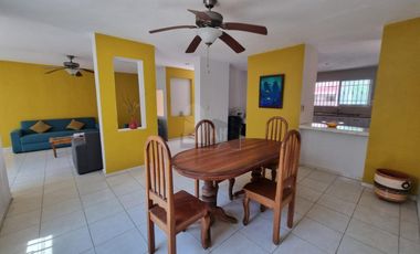 Casa en ALTABRISA, ubicación privilegiada, 3 recamaras, 2.5 baños, A/C, Cocina integral.