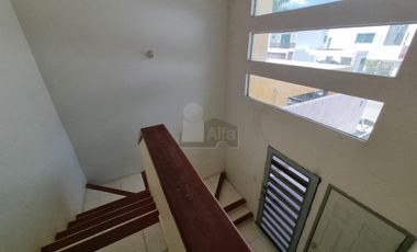 Casa en ALTABRISA, ubicación privilegiada, 3 recamaras, 2.5 baños, A/C, Cocina integral.