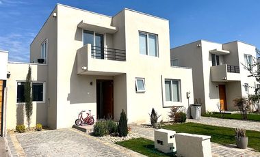 ARRIENDO CASA EN CONDOMINIO 4HAB 3BA COLINA