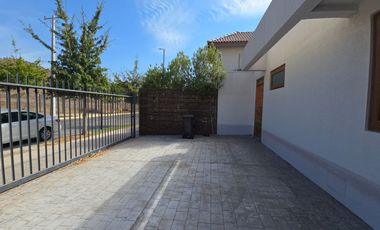 SE VENDE AMPLIA CASA EXTERIOR DE CONDOMINIO