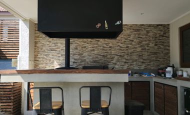 SE VENDE AMPLIA CASA EXTERIOR DE CONDOMINIO