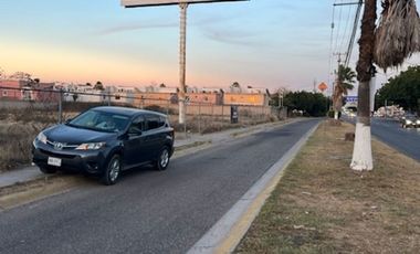 Terreno Comercial con 200 Metros de frente sobre Calzada Aeropuerto Salida a Navolato - Altata con alto flujo vehicular al poniente de Culiacaná